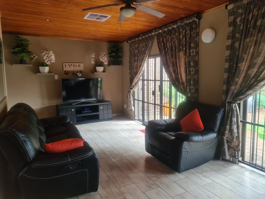 6 Bedroom Property for Sale in Cashan North West